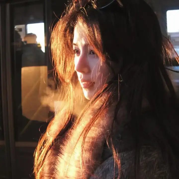 穿黑衣的女孩